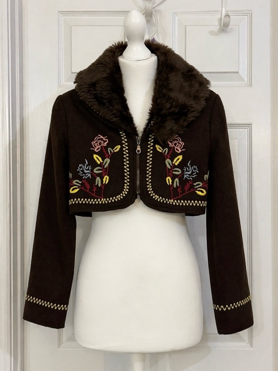 Forever 21 Jackets & Blazers - Vtg Forever 21 Embroidered Brown Cropped Jacket with faux Fur Collar XS
